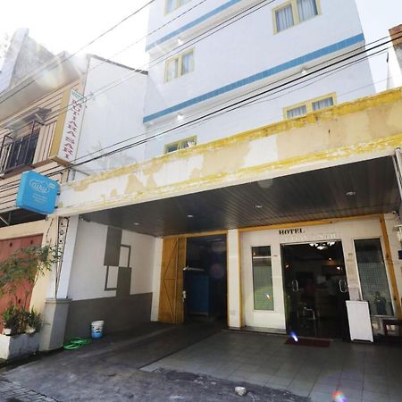Mutiara Sari Hotel Макасар Екстериор снимка
