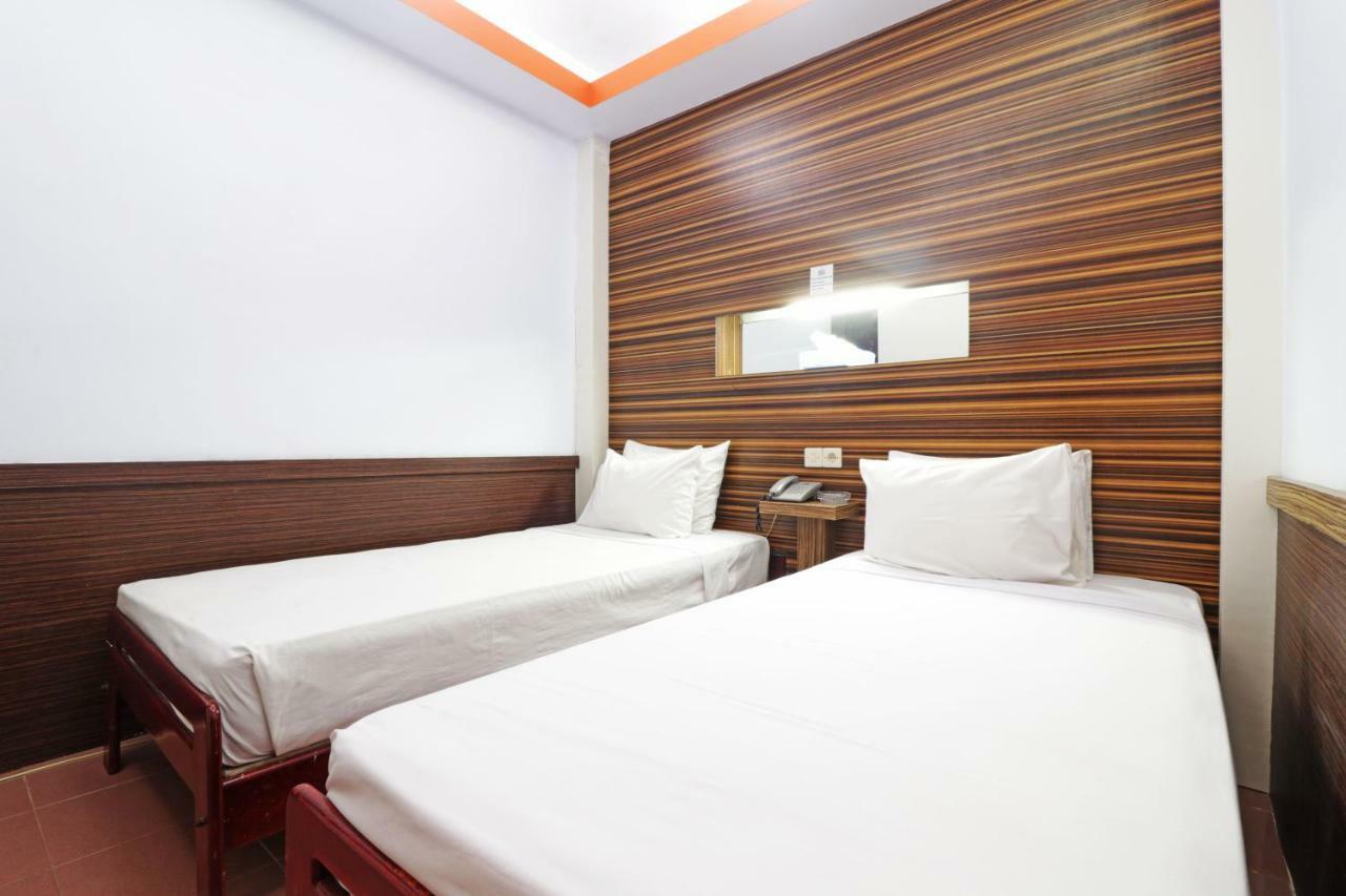 Mutiara Sari Hotel Макасар Екстериор снимка