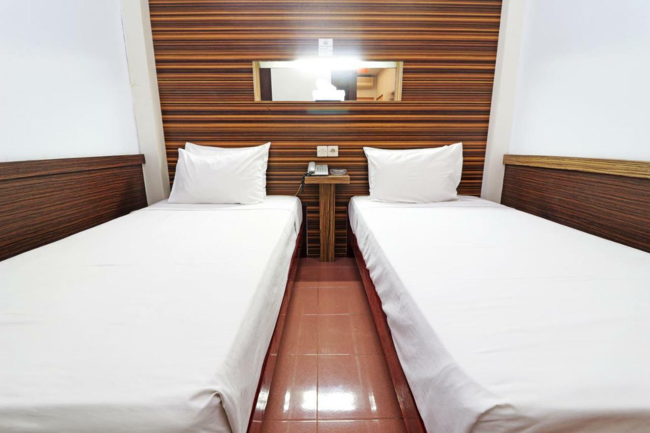 Mutiara Sari Hotel Макасар Екстериор снимка